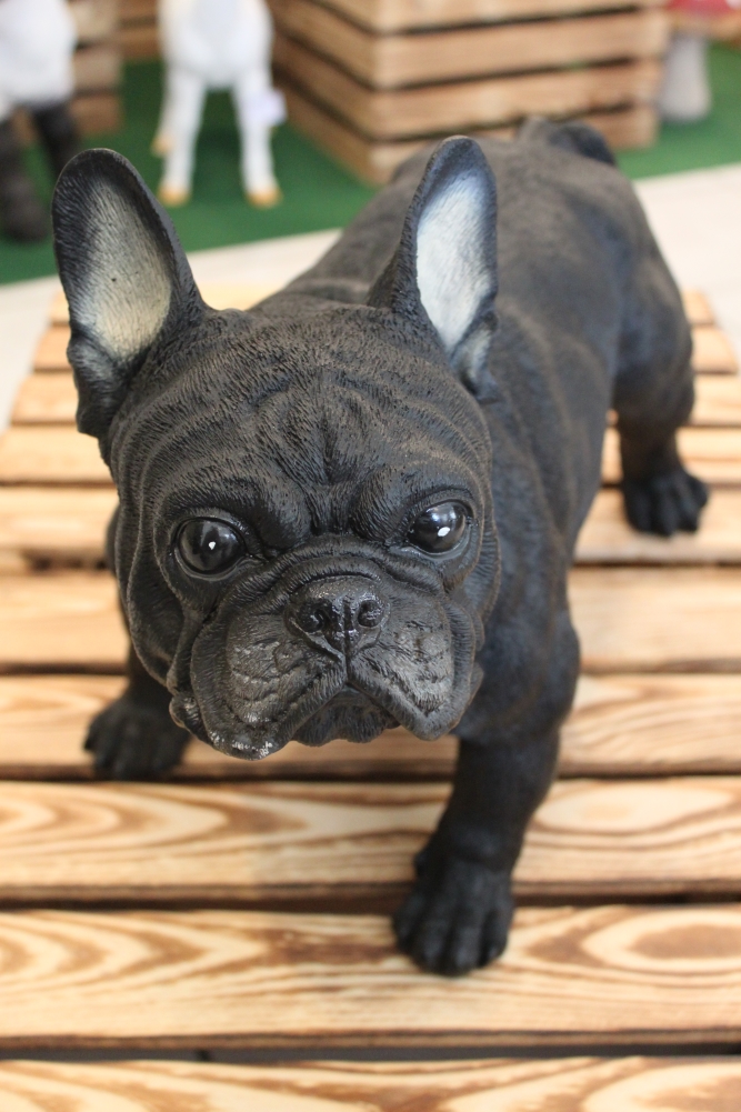 Gartenfigur Hund 48cm lang Französische Bulldogge schwarz 2500
