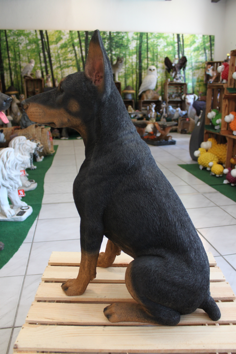 Deko Hund Figur Dobermann liegend günstig kaufen